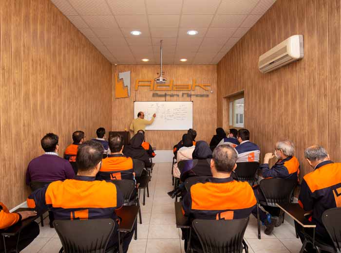 کلاس آموزش برق و تابلو برق